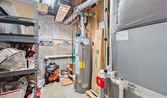 80 TOMAHAWK Trl, Cranston, RI 02921