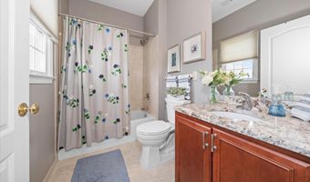 33 WATERTON Dr, Bear, DE 19701