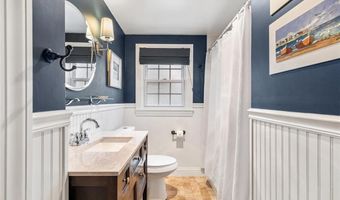 15 Zephyr Ln, Barrington, RI 02806