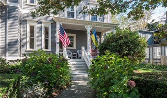 8 Cottage St 1, Newport, RI 02840