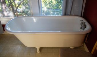 66 Weaver St, Baxley, GA 31513