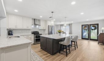 831 CHIPAWAY Dr, Apollo Beach, FL 33572
