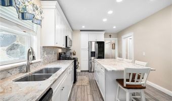 121 Commonwealth Ave, Warwick, RI 02886