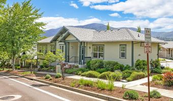 877 N Mountain Ave, Ashland, OR 97520