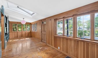 207 Pawson Rd, Branford, CT 06405
