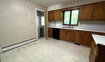 142 Pine Cir, Bennington, VT 05201