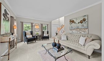 215 Beaumont Trl, Aurora, OH 44202