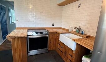 42 Greenway Dr, Bristol, RI 02809