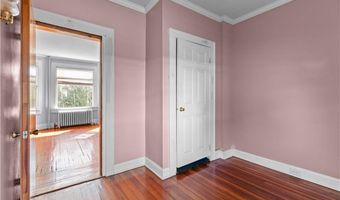 7 Caswell Ave, Newport, RI 02840