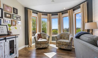 8409 Sunset Cir, Brandon, SD 57005