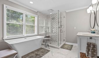 11806 E Arbor Dr, Anchorage, KY 40223