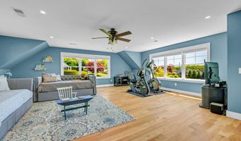 21 Lakeview Rd, Brookfield, CT 06804