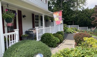 15 Royalwood Ct, Cheshire, CT 06410