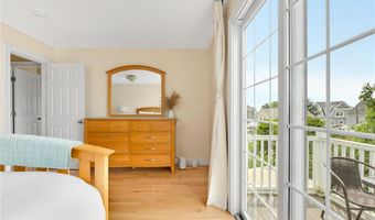8 Green Acres Dr, Narragansett, RI 02882
