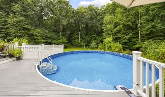 106 Stonecroft Ln, Coventry, CT 06238