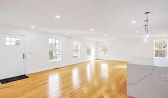 29 Graves Ave, North Smithfield, RI 02896