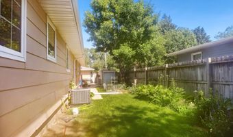 904 Squire Ln, Aberdeen, SD 57401