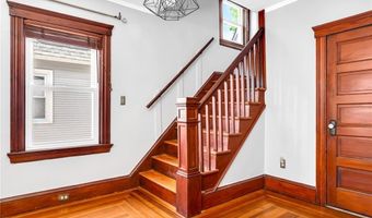 1058 Narragansett Blvd, Cranston, RI 02905