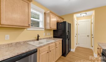 2 Cottage Cove Ln, Asheville, NC 28803