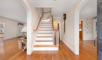 555 Great Rd, Lincoln, RI 02865
