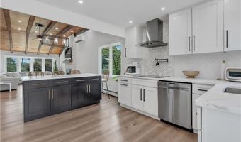 1067 Great Rd, Lincoln, RI 02865