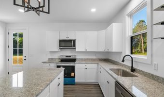 210 N Morgan Ave, Andrews, SC 29510