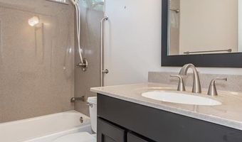 925 Westrun Dr, Ballwin, MO 63021