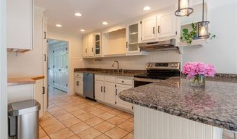 122 Sylvan Dr, East Greenwich, RI 02818