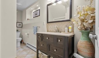 75 Linda Dr, Bridgeport, CT 06606
