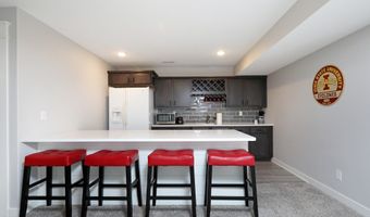 827 33rd Ct SW, Altoona, IA 50009