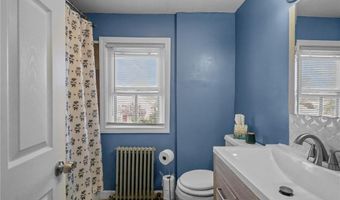 34 Aldrich Ave, Cranston, RI 02920