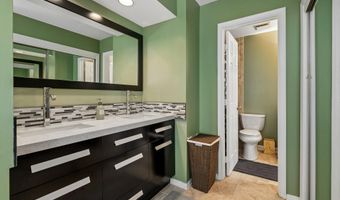 2544- D S ARLINGTON MILL Dr, Arlington, VA 22206