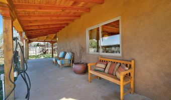34 Dos Carpinteros Rd, Arroyo Seco, NM 87514