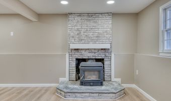 825 Old Hartford Rd, Colchester, CT 06415