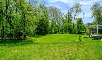 3 Red Barn Ln, Brookfield, CT 06804
