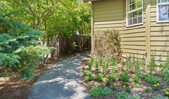 488 SW Forest Grove Dr, Bend, OR 97702
