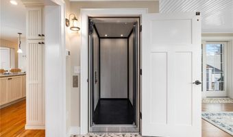 81 S Pier Rd, Narragansett, RI 02882