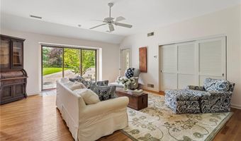 4 Alpond Dr, Newport, RI 02840