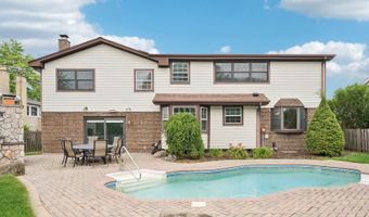 2425 N Drury Ln, Arlington Heights, IL 60004