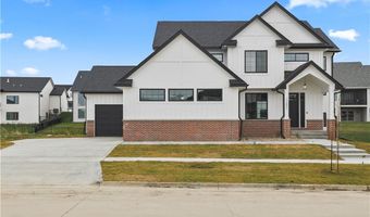 18016 Tanglewood Dr, Clive, IA 50325