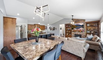 319 31st St SW, Altoona, IA 50009