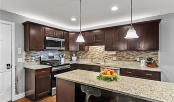 40 Saw Mill Dr 203, North Kingstown, RI 02852