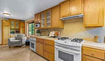 1042 Oak Knoll Dr, Ashland, OR 97520