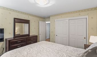 4 Quail Run Dr, Danbury, CT 06811