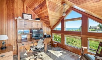 4 Hull Cove St, Jamestown, RI 02835