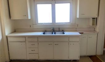 1105 W 9th St, Alton, IL 62002