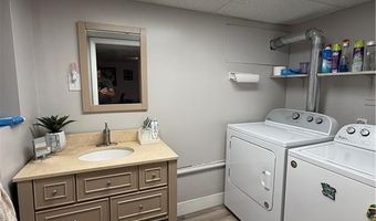 124 Zinnia Dr, Cranston, RI 02920