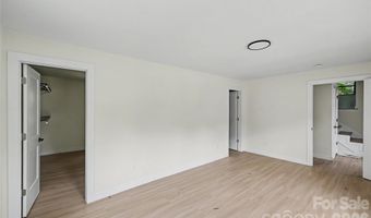 3801 Woodleaf Rd, Charlotte, NC 28205