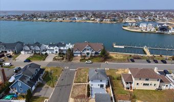 9 Cabot Rd W, Massapequa, NY 11758