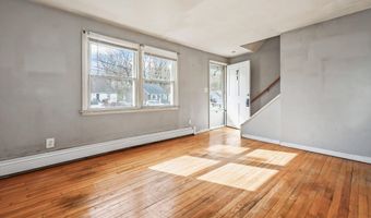 71 Sunshine Cir, Bridgeport, CT 06606